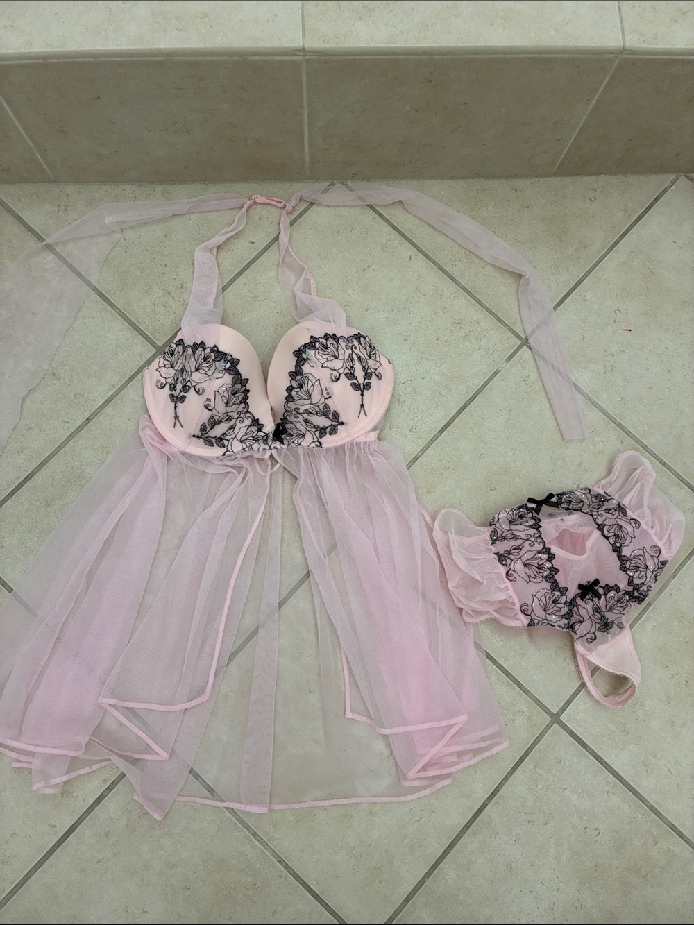 Rare VS lingerie